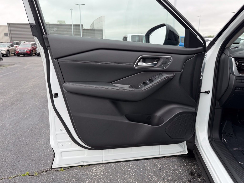 New 2026 Nissan Rogue Platinum w/ Platinum Premium Package AWD/4WD image 12