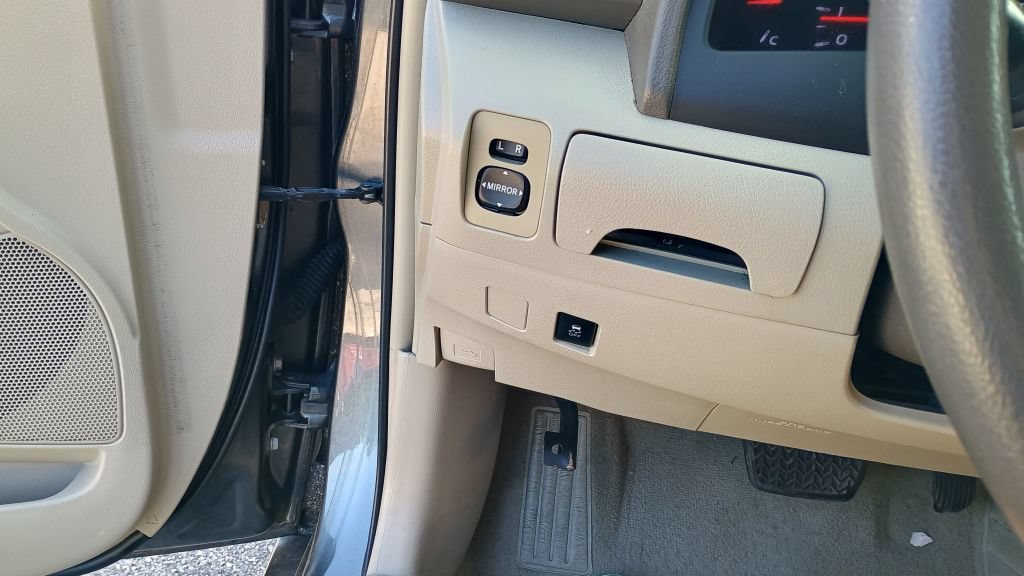 Used 2010 Toyota Camry FWD image 30