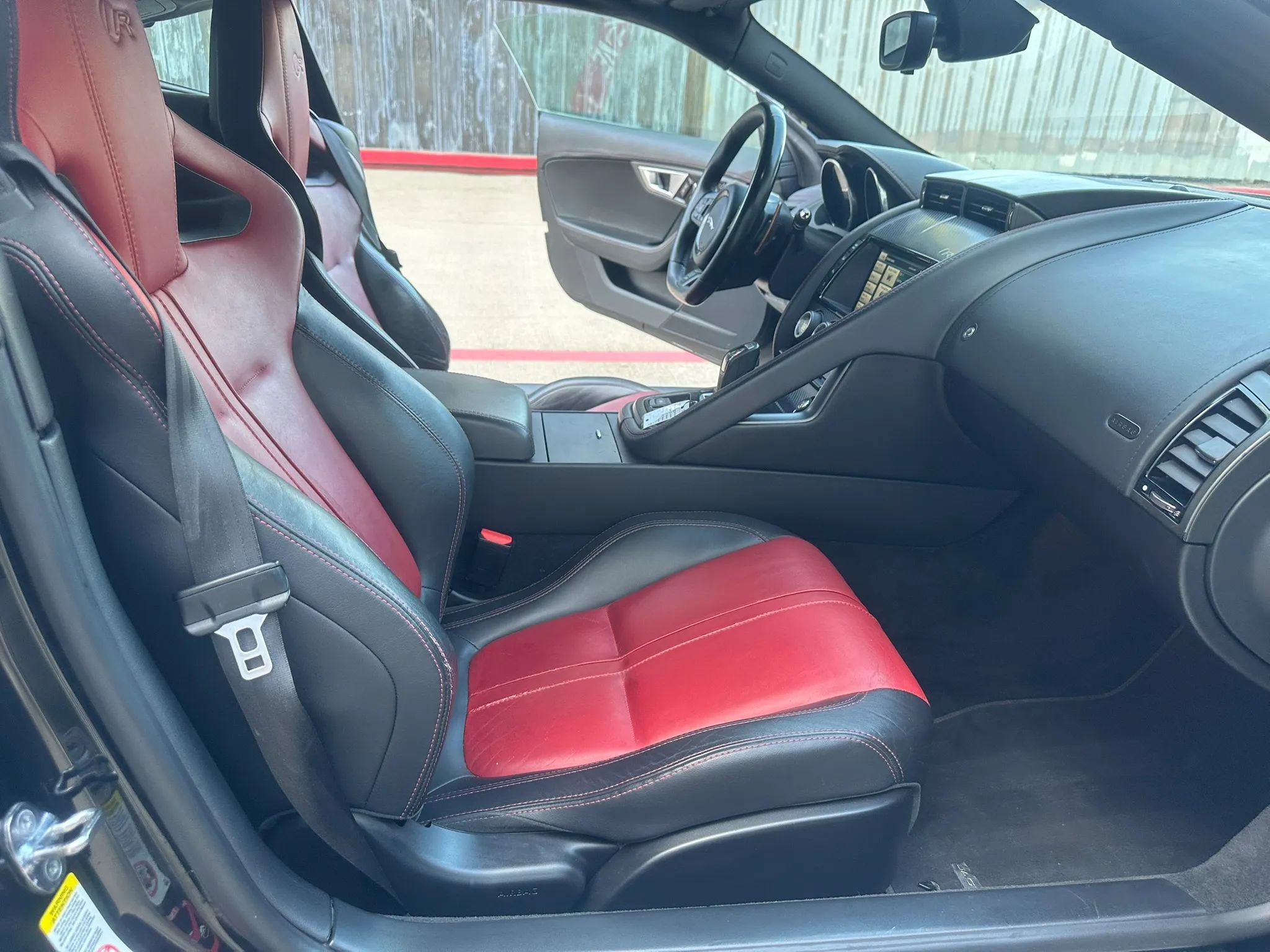 Used 2015 Jaguar F-TYPE R RWD image 19