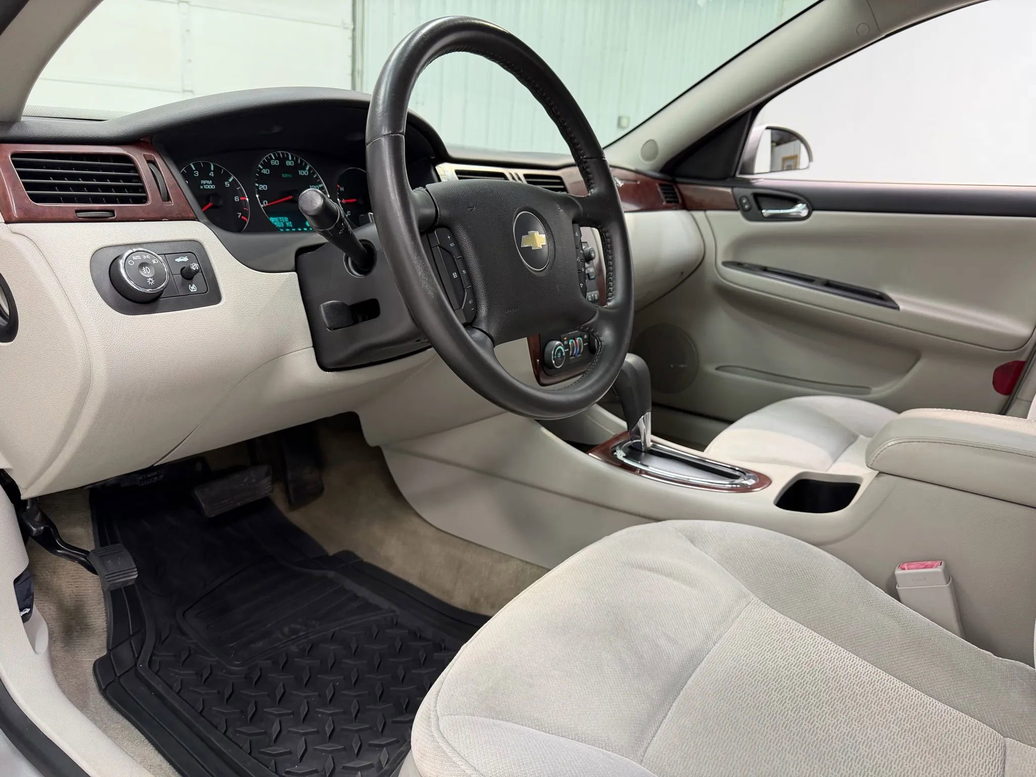 Used 2007 Chevrolet Impala LT image 12