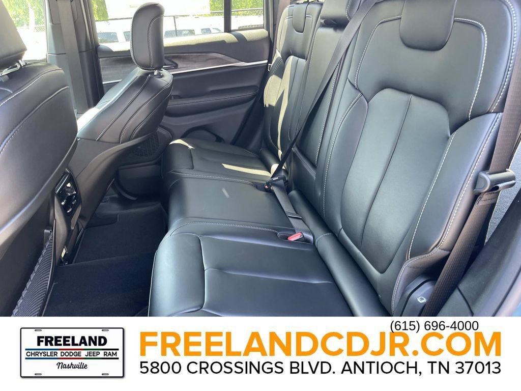 New 2026 Jeep Grand Cherokee Limited w/ Limited Altitude Package AWD/4WD image 18