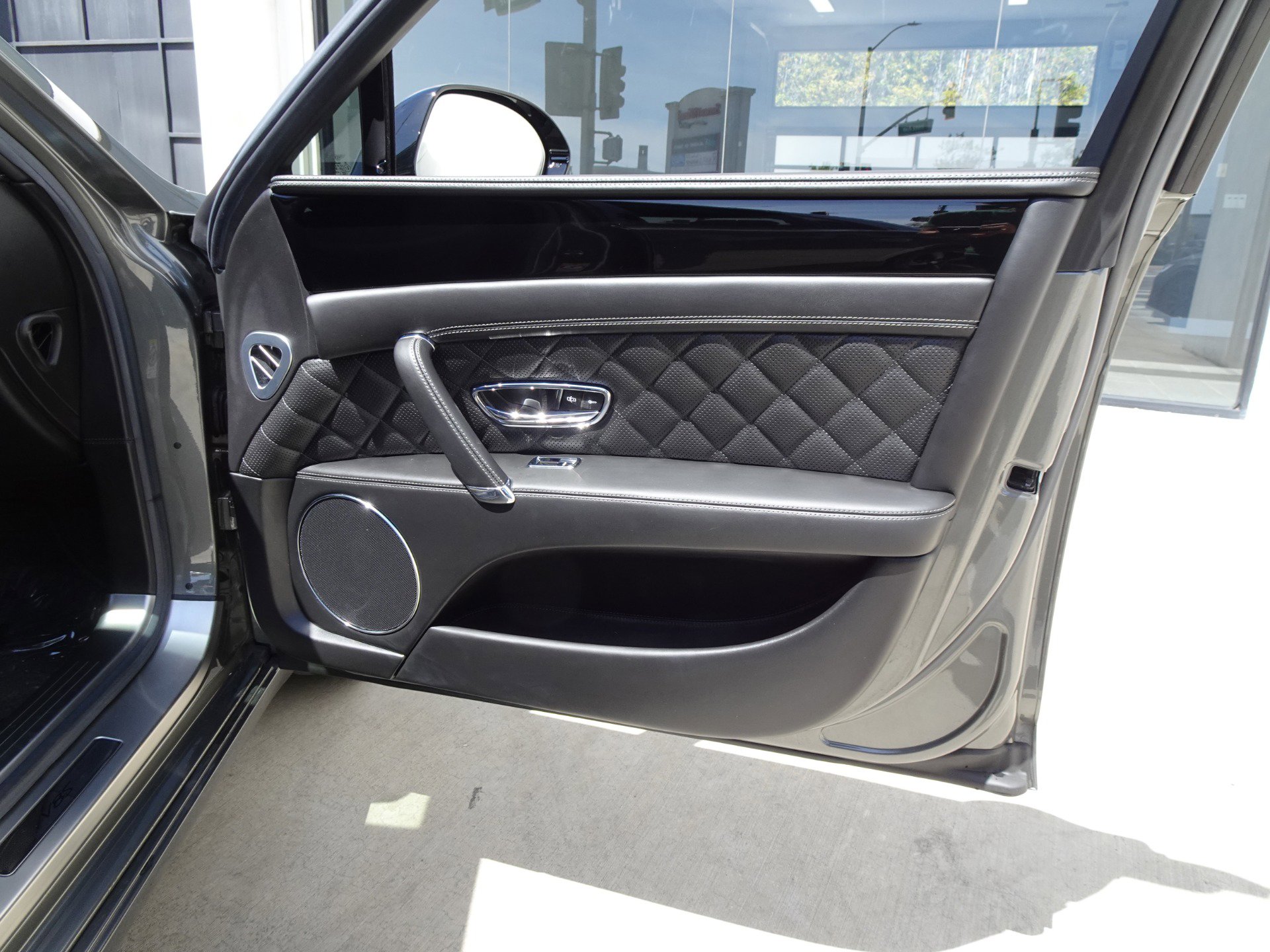 Used 2018 Bentley Flying Spur S V8 AWD/4WD image 19