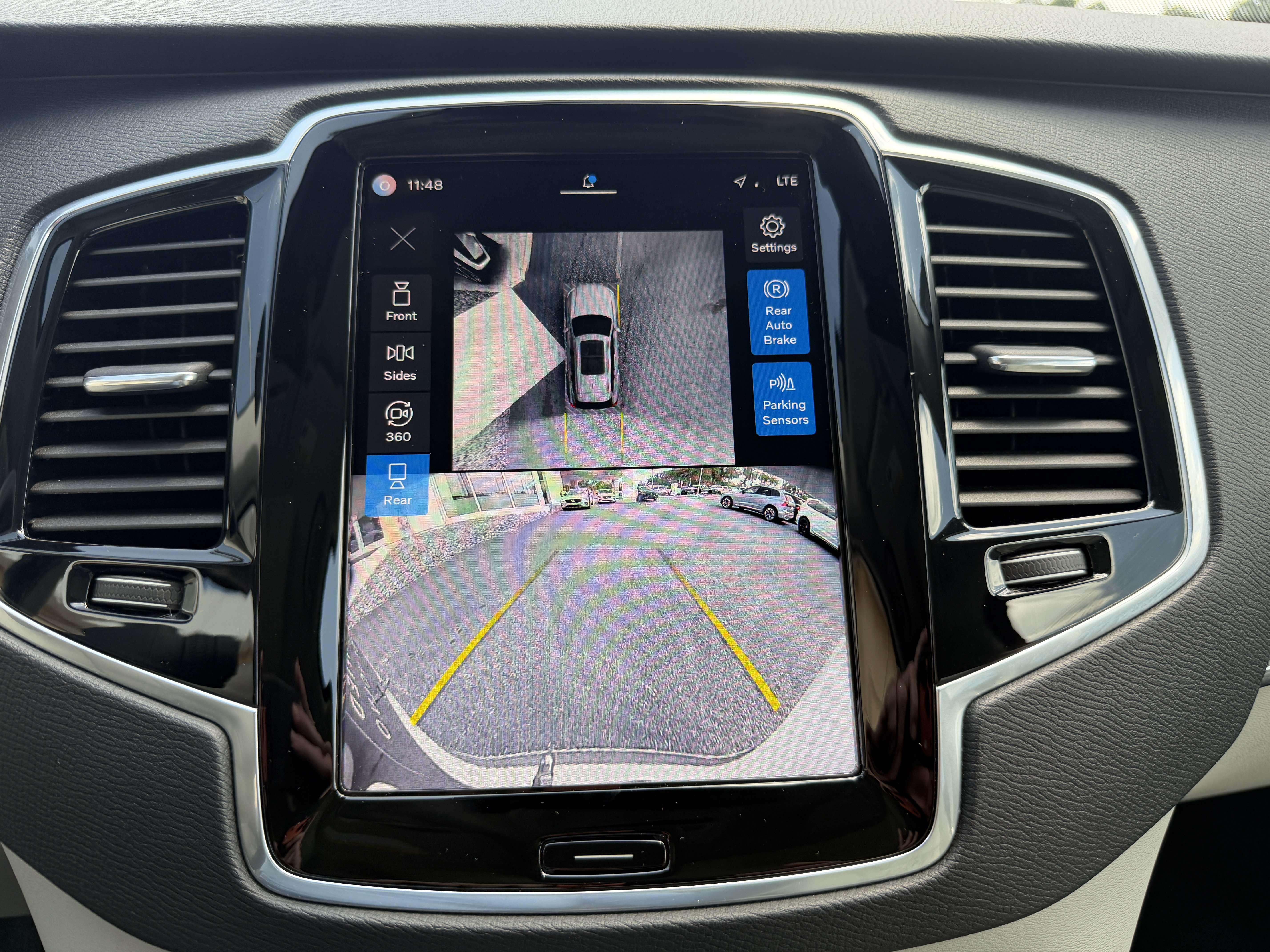 Certified 2024 Volvo XC90 T8 Plus AWD/4WD image 24