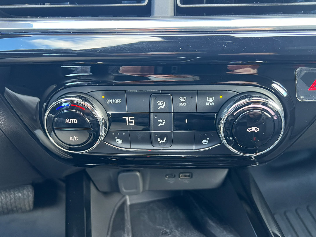 Used 2025 Chevrolet Trax RS w/ Sunroof Package image 20