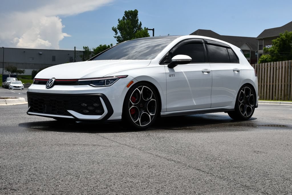 Used 2025 Volkswagen GTI SE FWD image 4