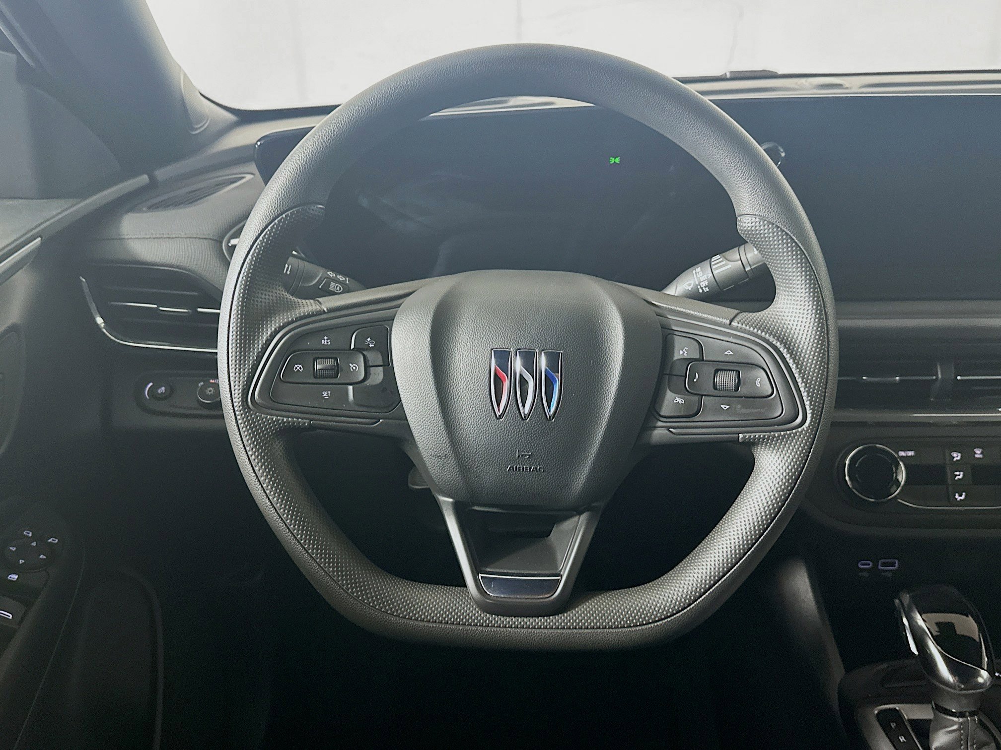 Used 2025 Buick Envista Preferred image 17