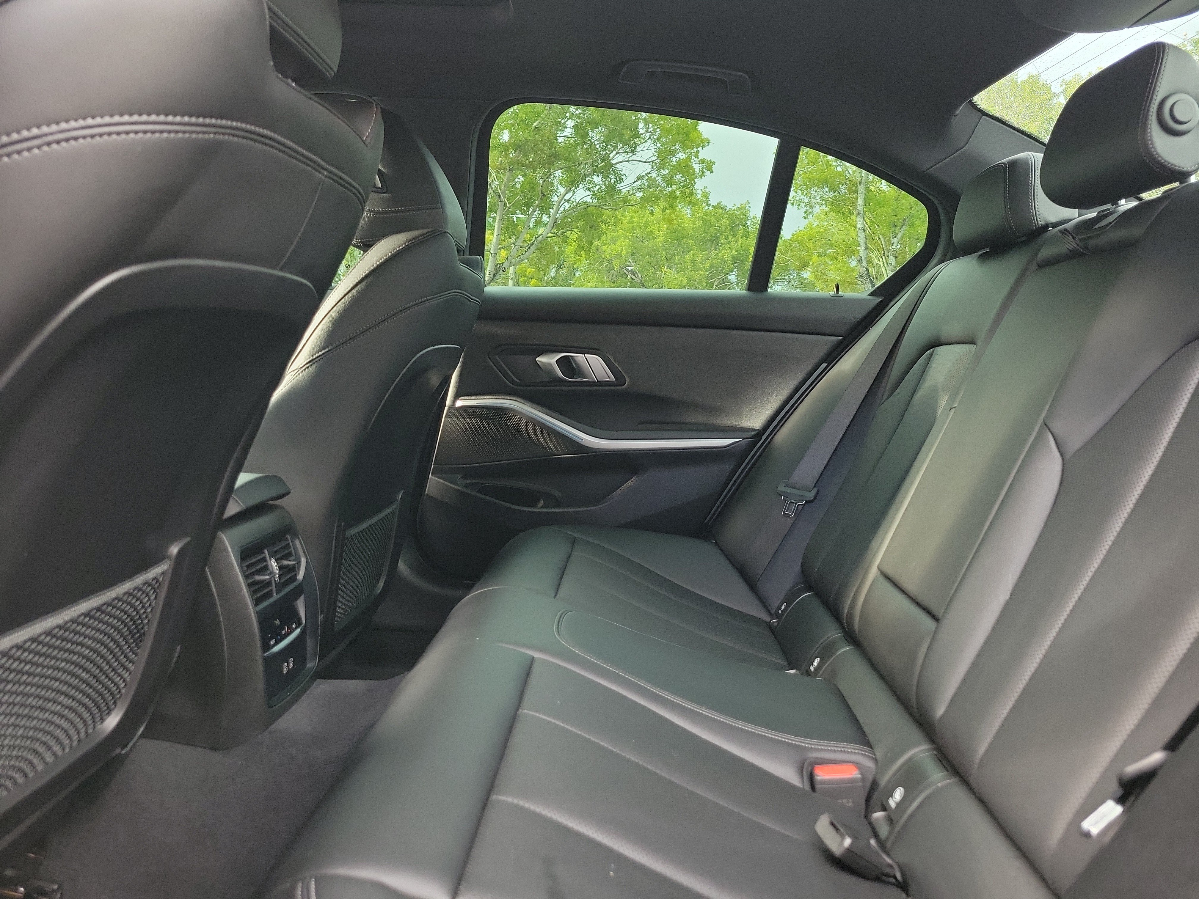 Certified 2023 BMW 330i Sedan w/ M Sport Package RWD image 10