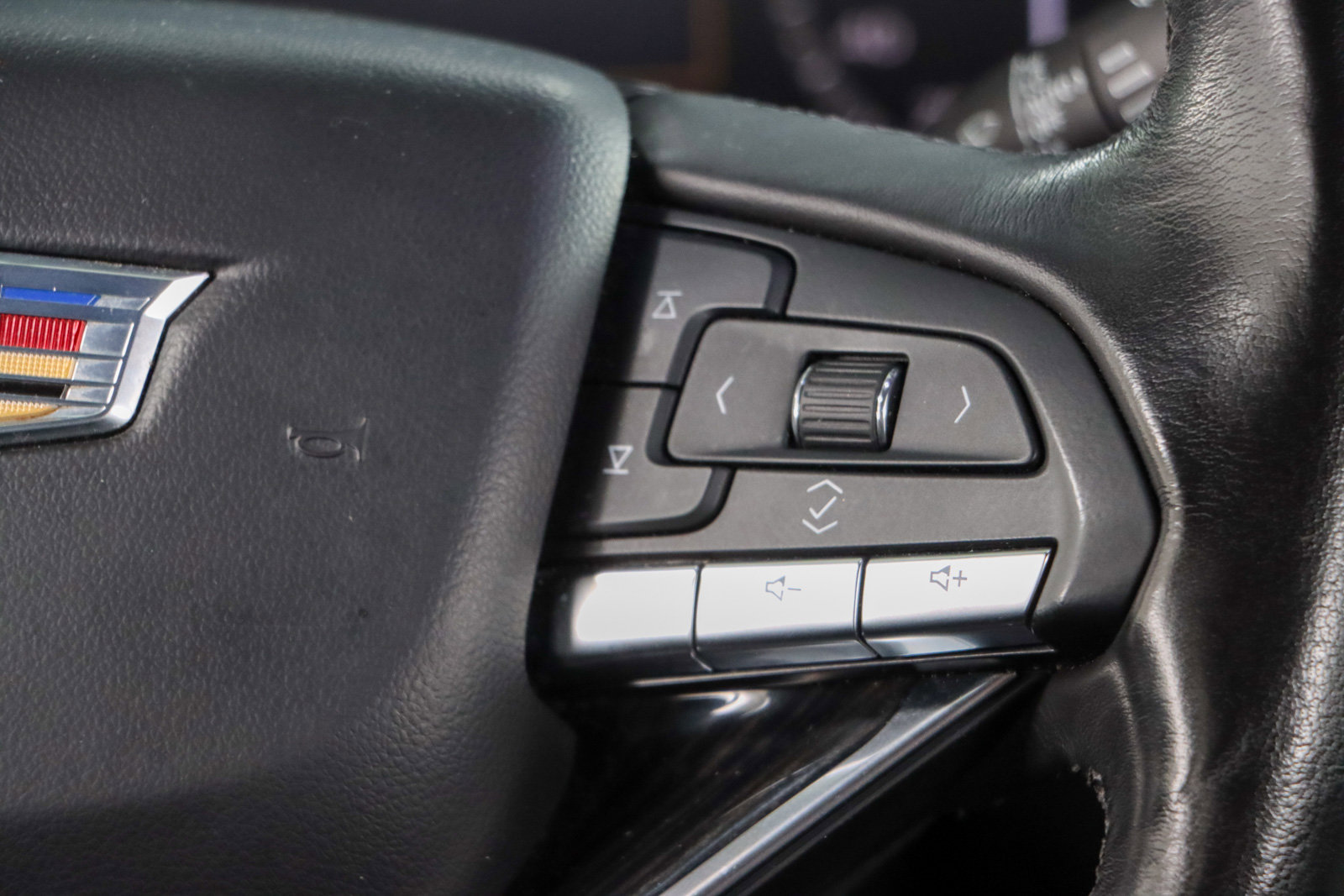 Used 2020 Cadillac XT6 Premium Luxury image 14