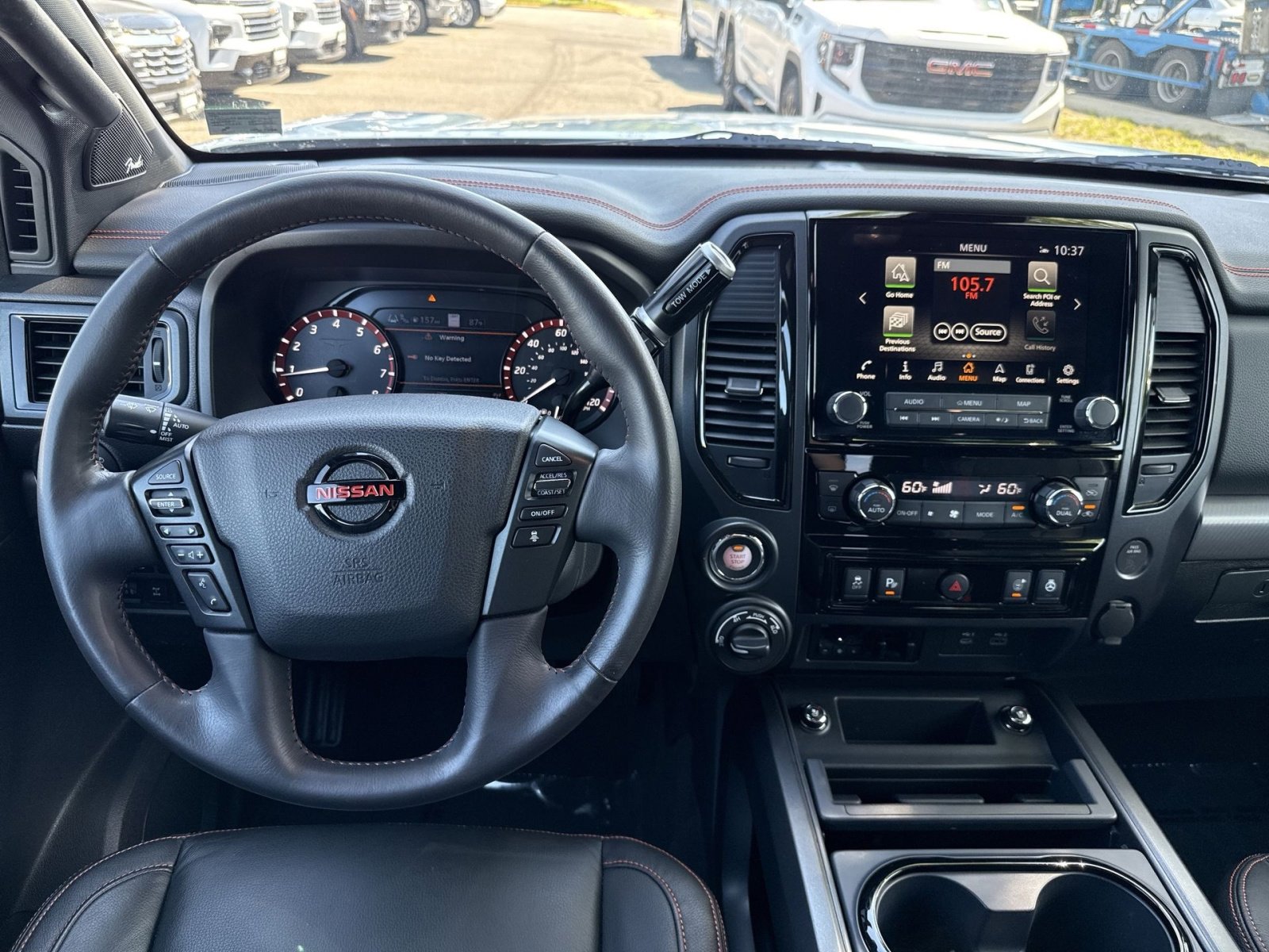 Used 2021 Nissan Titan PRO-4X w/ Pro-4x Convenience Package AWD/4WD image 16