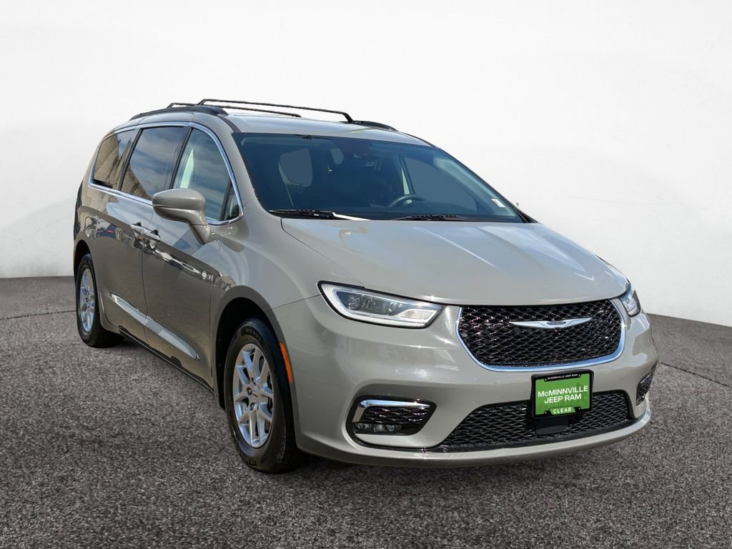 Used 2022 Chrysler Pacifica Touring-L image 7