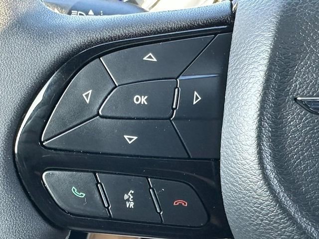 Used 2025 Chrysler Pacifica Limited image 21