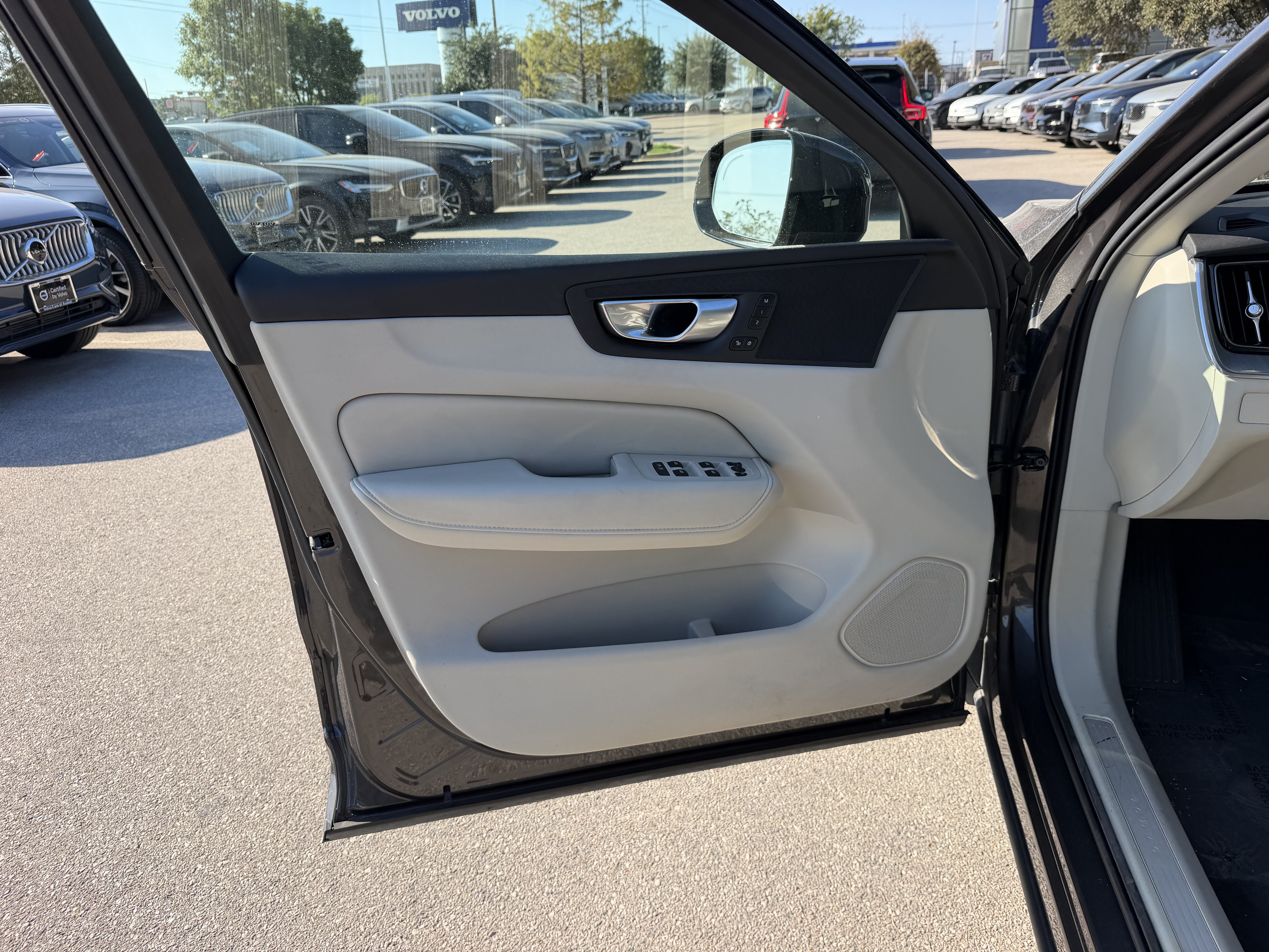 Certified 2024 Volvo XC60 B5 Plus w/ Protection Package Premier AWD/4WD image 22