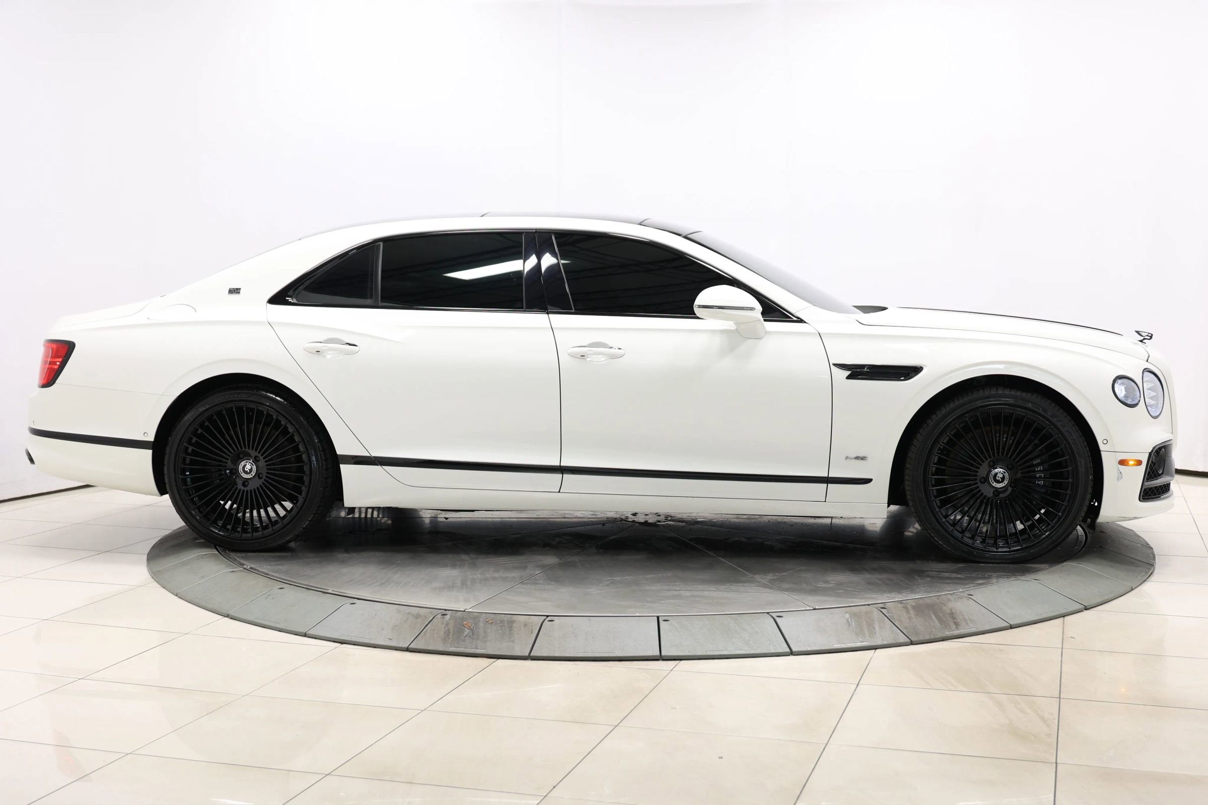 Used 2020 Bentley Flying Spur W12 image 85