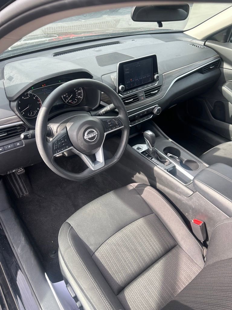 Used 2025 Nissan Altima 2.5 SV image 16