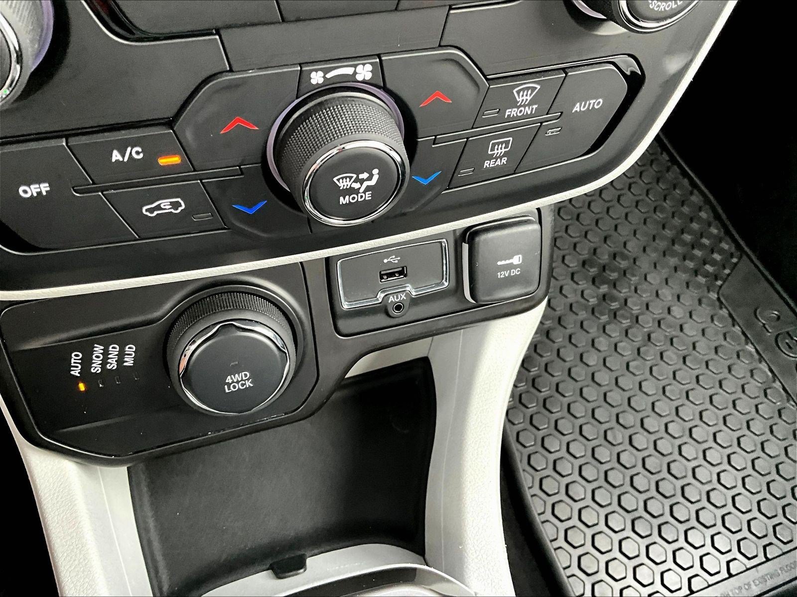 Used 2022 Jeep Renegade Limited AWD/4WD image 16