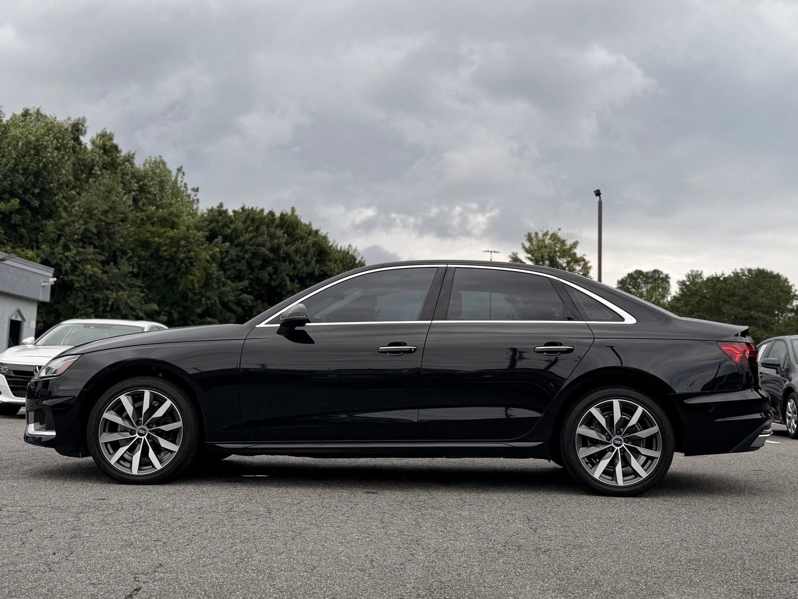 Used 2022 Audi A4 2.0T Premium w/ Convenience Package AWD/4WD image 2