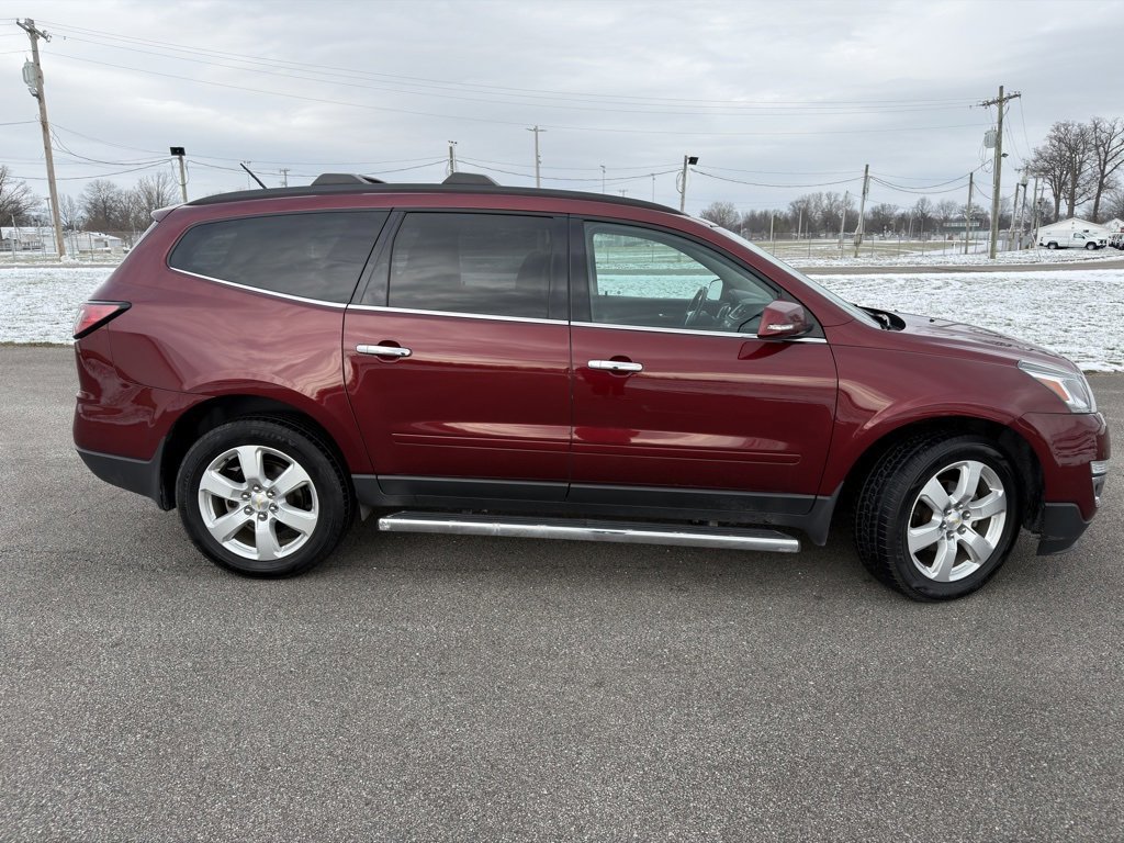 Used 2017 Chevrolet Traverse LT w/ Style and Technology Package image 4