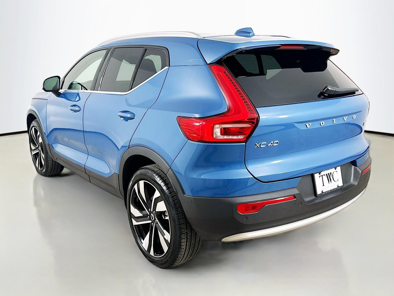 Used 2025 Volvo XC40 B5 Ultra w/ Climate Package AWD/4WD image 7