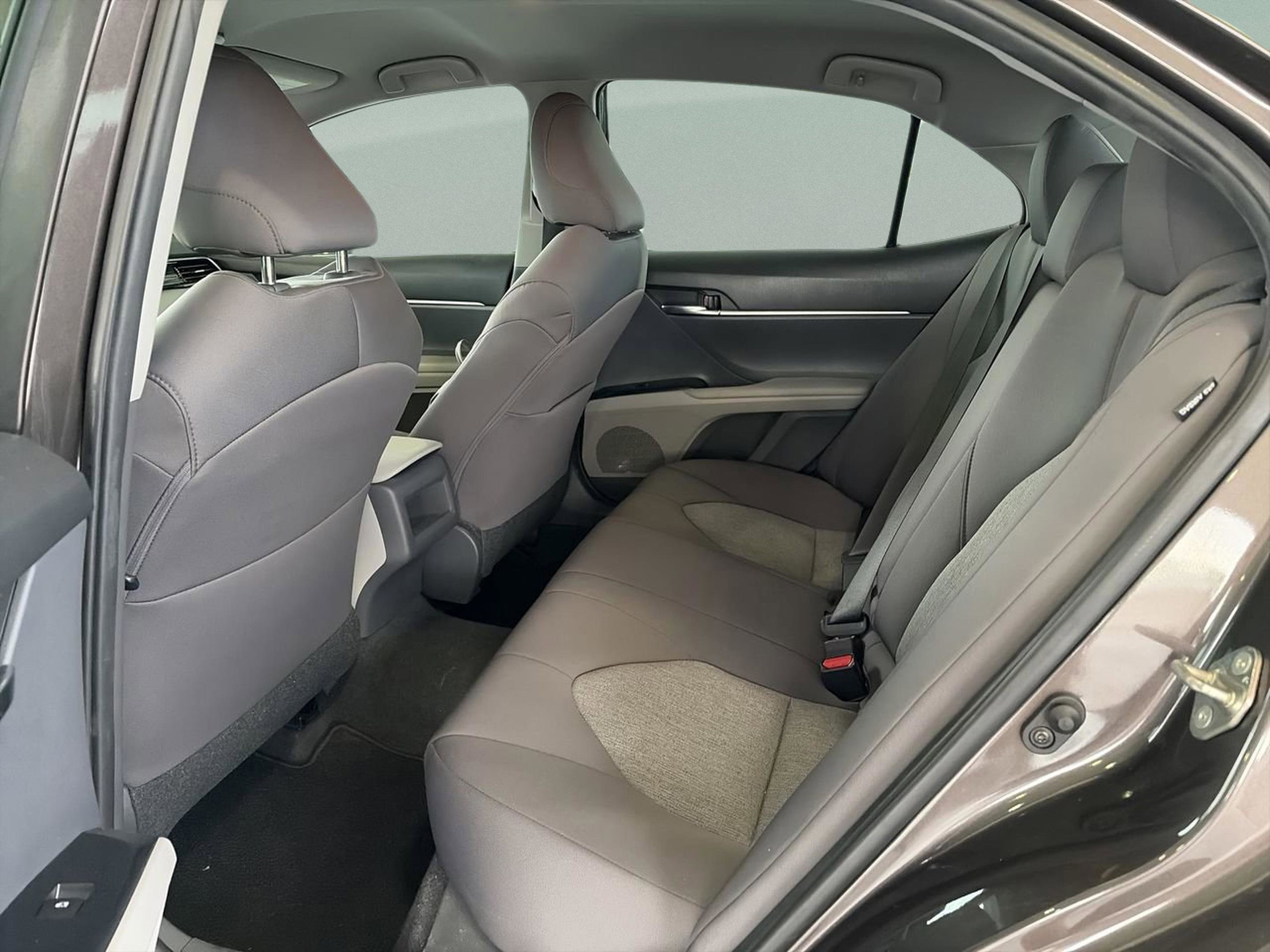 Used 2020 Toyota Camry LE image 17