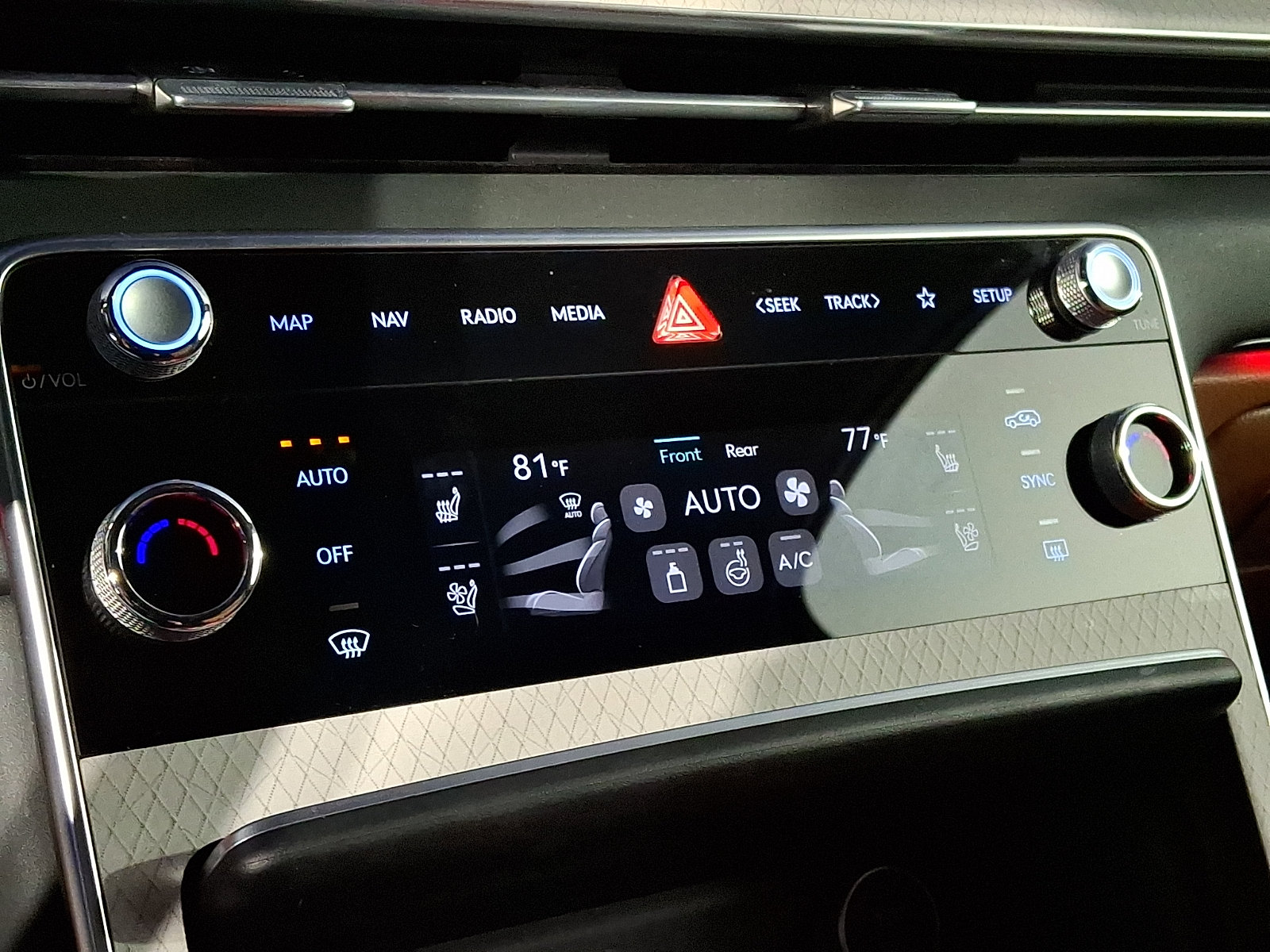 Certified 2025 Genesis GV80 2.5T Prestige AWD/4WD image 19