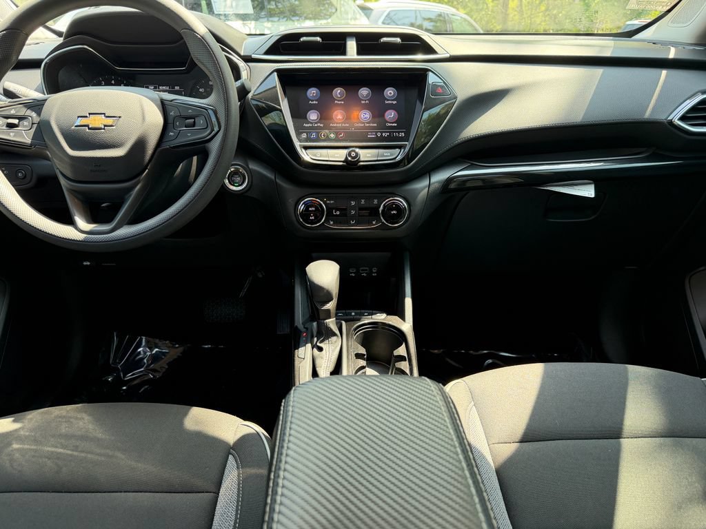 Used 2023 Chevrolet TrailBlazer LT w/ Convenience Package FWD image 11