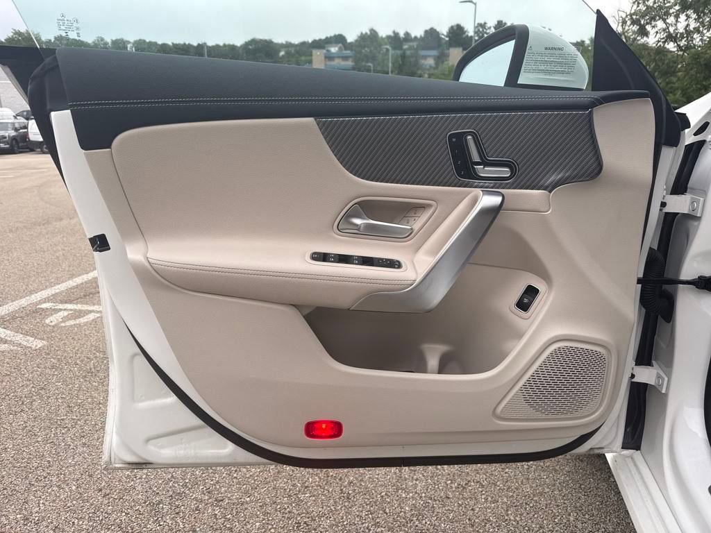 Used 2025 Mercedes-Benz CLA 250 4MATIC image 11