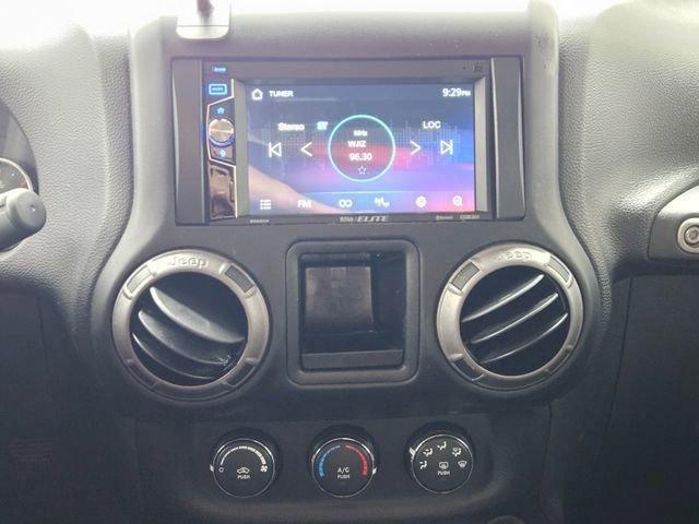 Used 2018 Jeep Wrangler Unlimited Sport w/ Connectivity Group image 19