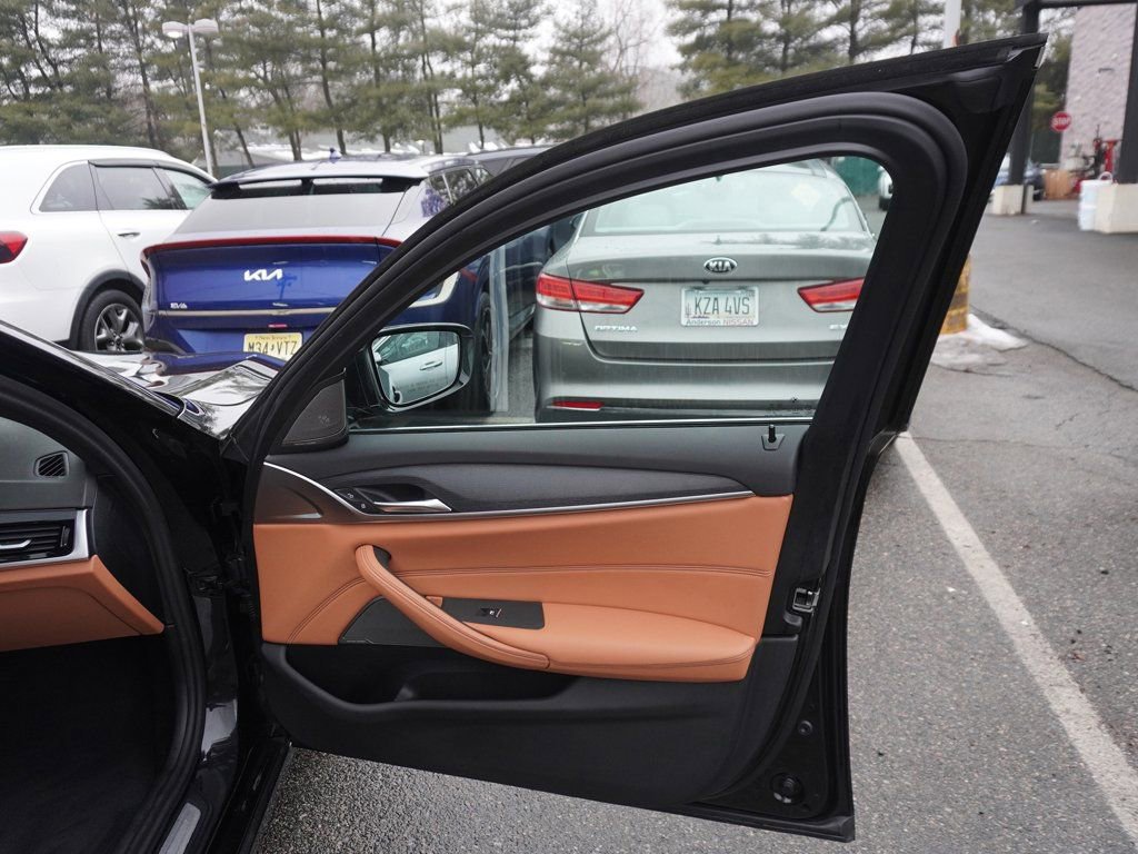 Used 2023 BMW 540i xDrive w/ Premium Package image 30