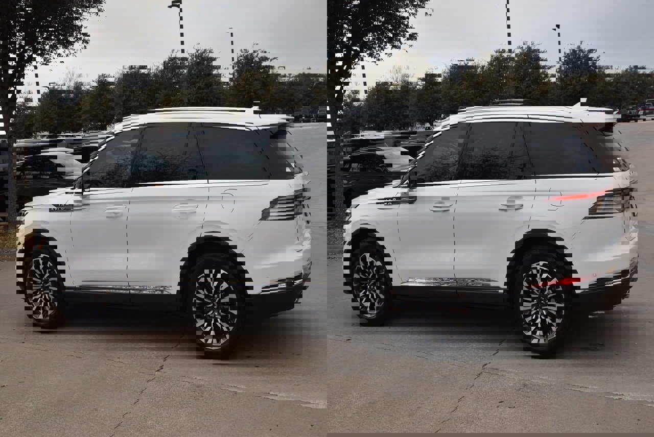 Certified 2023 Lincoln Aviator Reserve w/ Elements Package Plus image 11