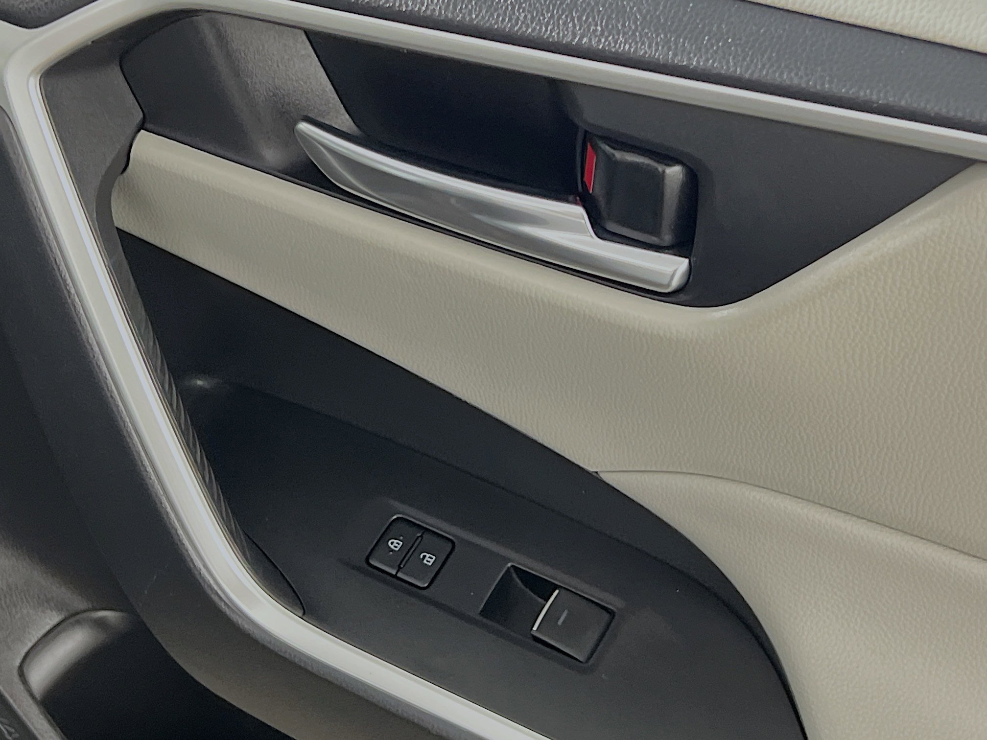 Used 2023 Toyota RAV4 XLE Premium image 32