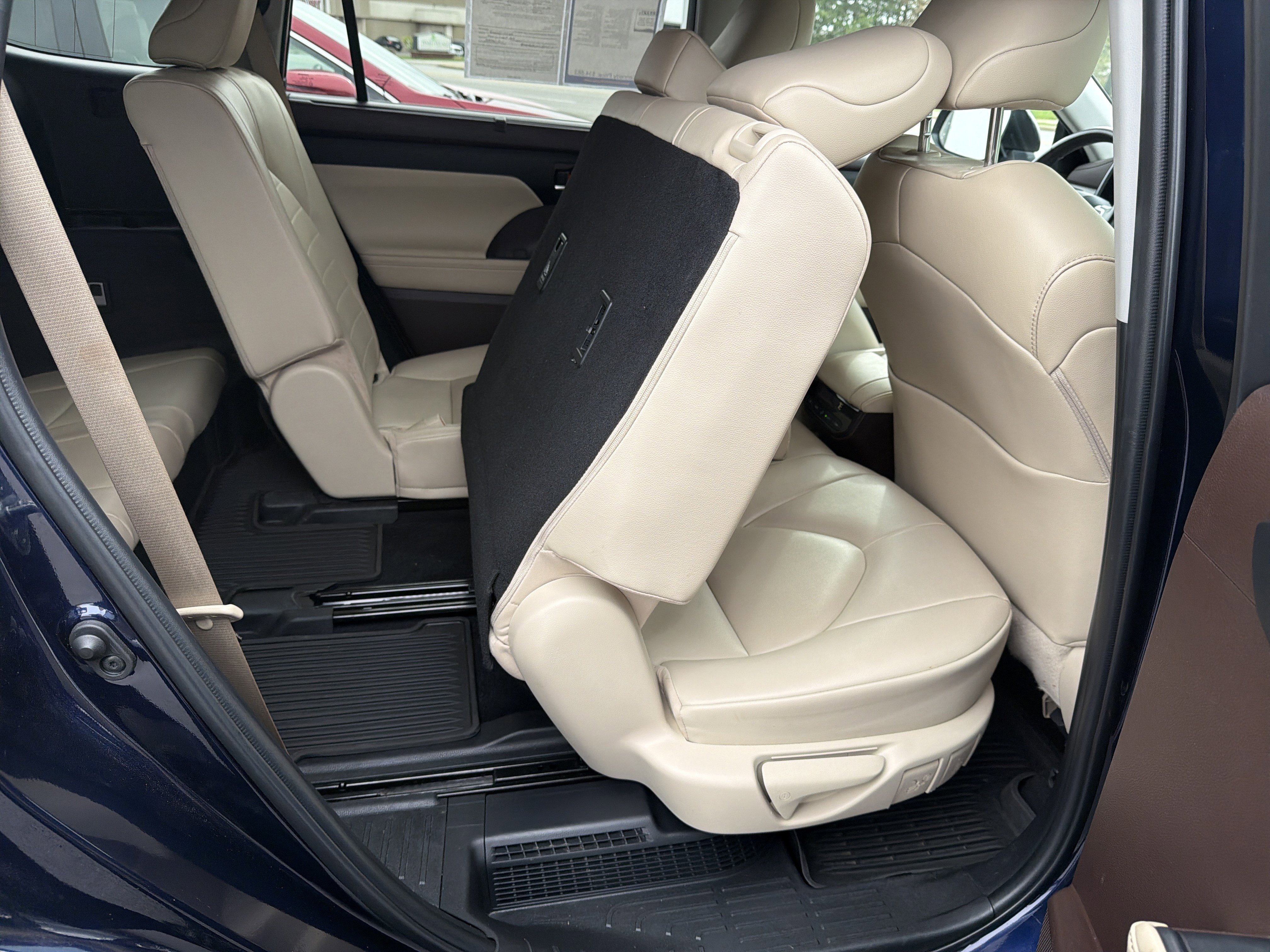 Used 2022 Toyota Highlander XLE AWD/4WD image 73