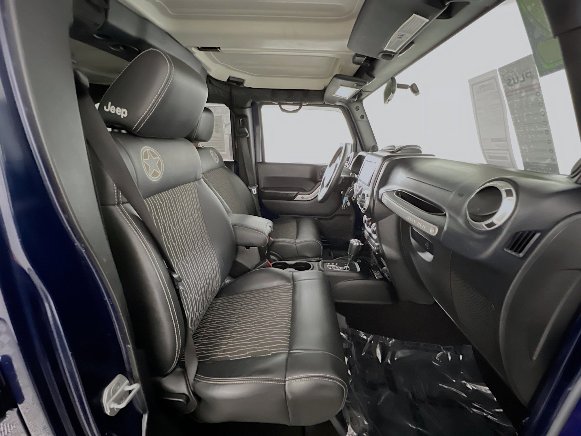 Used 2012 Jeep Wrangler Unlimited Freedom Edition image 30