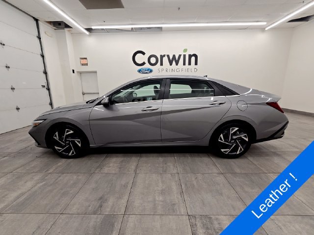Used 2025 Hyundai Elantra Limited FWD image 2