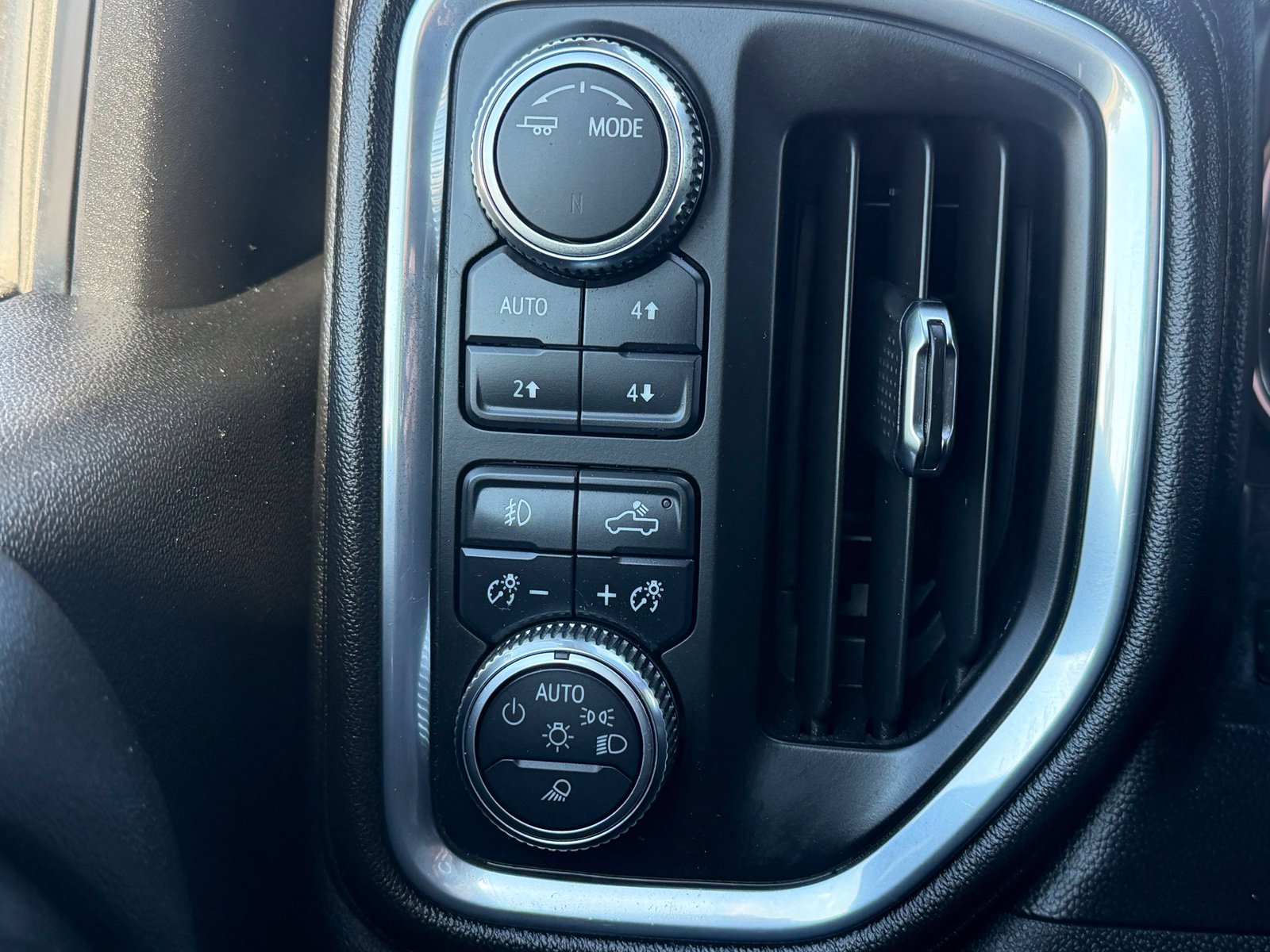Used 2021 GMC Sierra 2500 Denali w/ Denali Black Diamond Edition AWD/4WD image 26