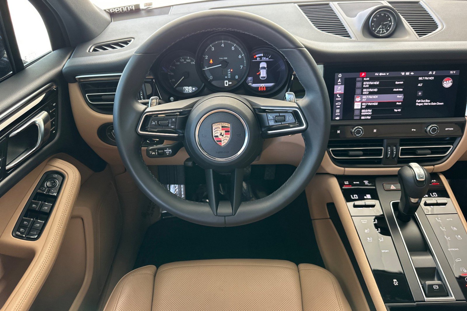 Certified 2023 Porsche Macan AWD image 14