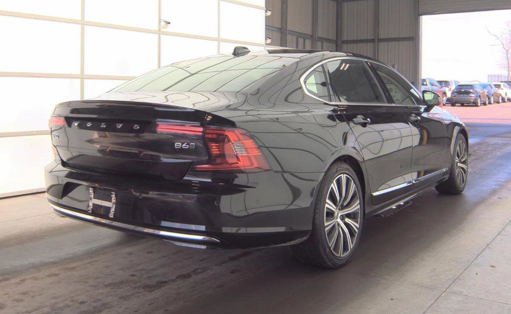 Used 2023 Volvo S90 B6 Plus image 5