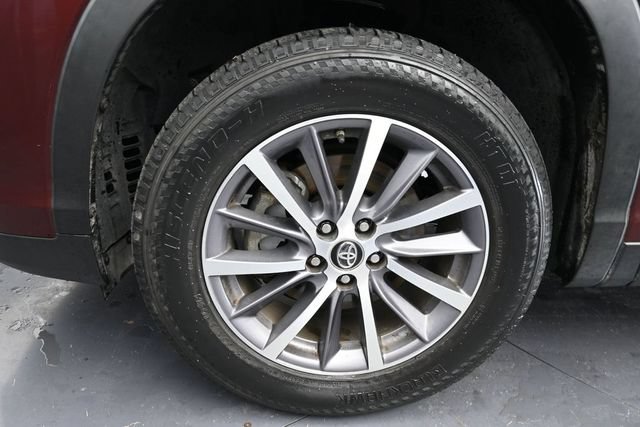 Used 2019 Toyota Highlander XLE FWD image 21