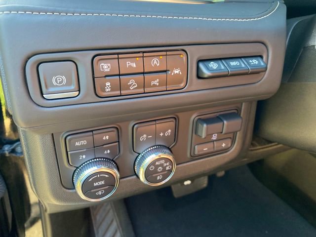 Used 2023 GMC Yukon Denali Ultimate image 18