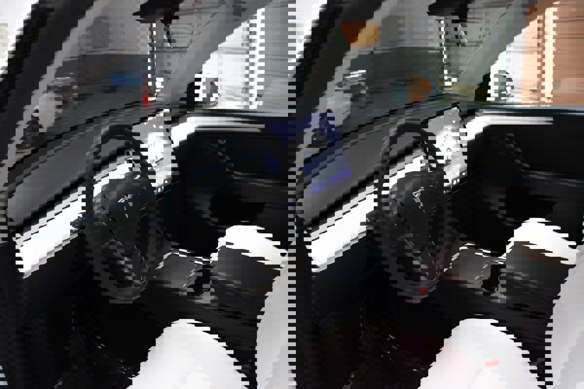 Used 2024 Tesla Model Y Long Range image 18