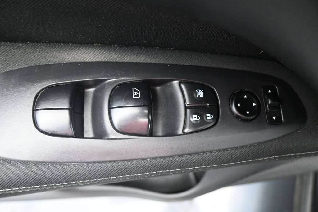 Used 2017 Nissan Pathfinder S AWD/4WD image 11