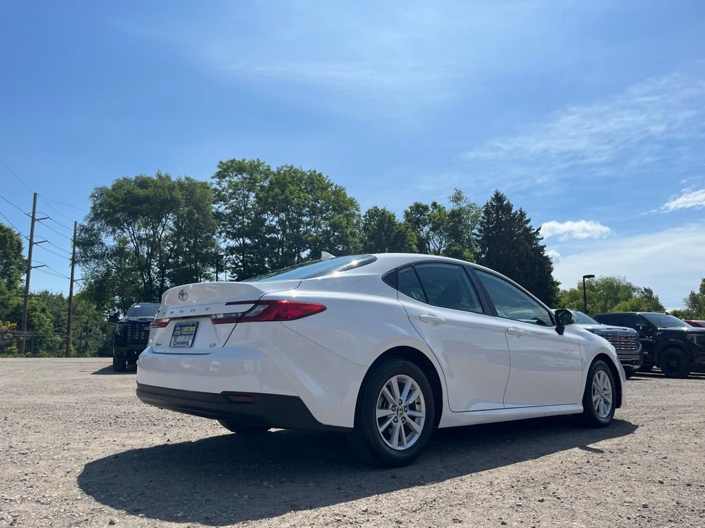 Used 2025 Toyota Camry LE FWD image 5