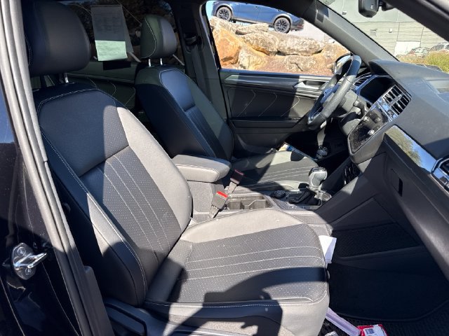 Used 2024 Volkswagen Tiguan SE R-Line AWD/4WD image 13