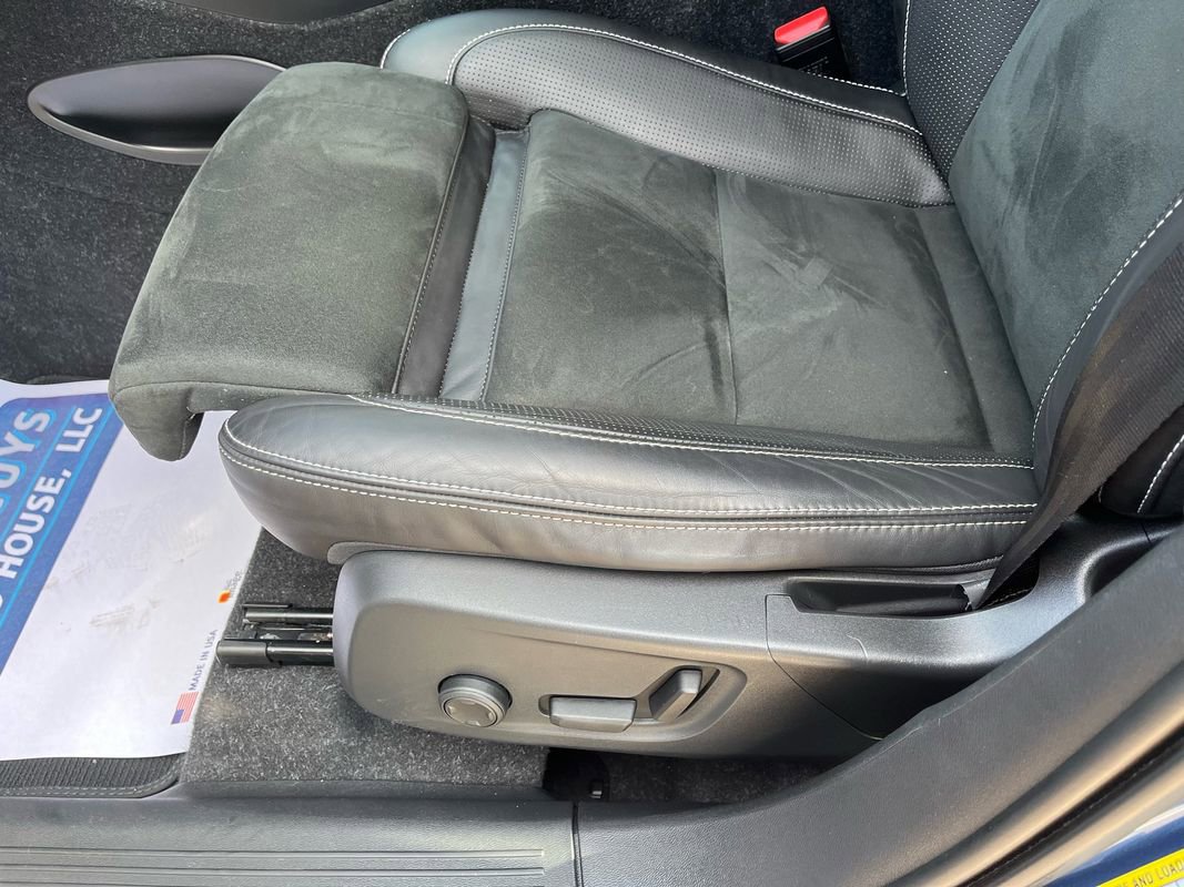Used 2019 Volvo XC40 T5 R-Design image 9