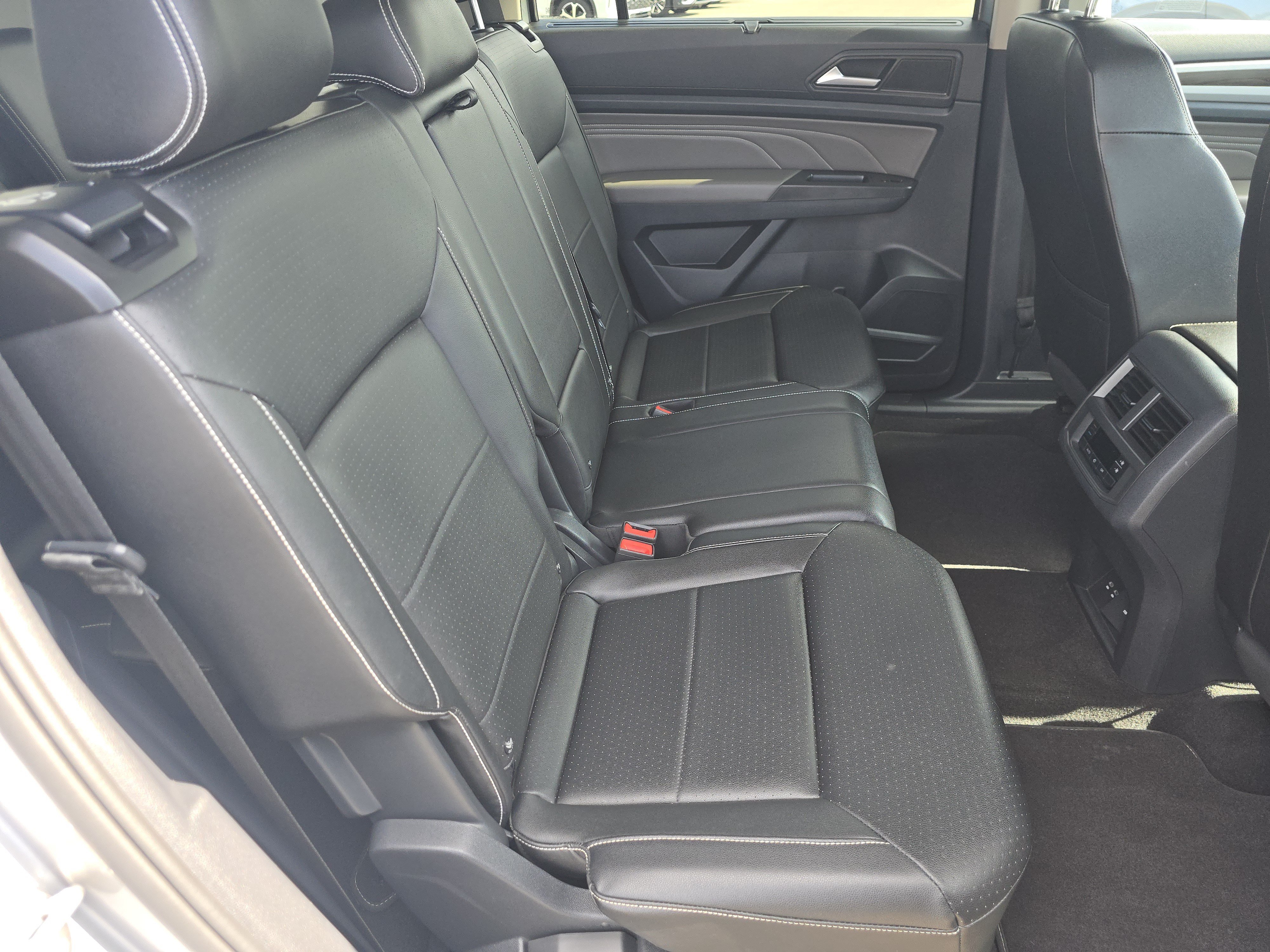 Certified 2023 Volkswagen Atlas SE w/ Black Wheel Package AWD/4WD image 17