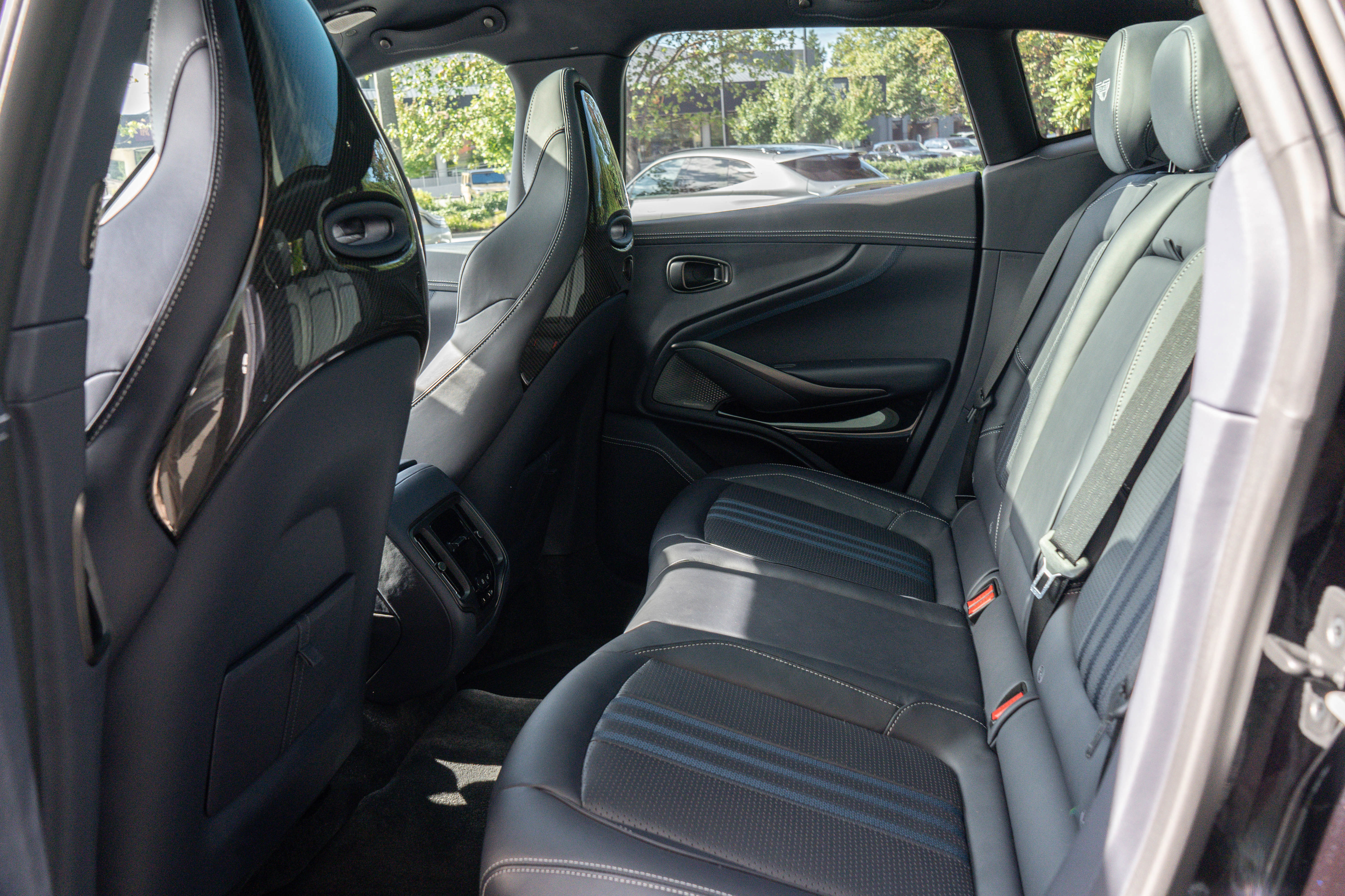 Used 2025 Aston Martin DBX 707 image 29