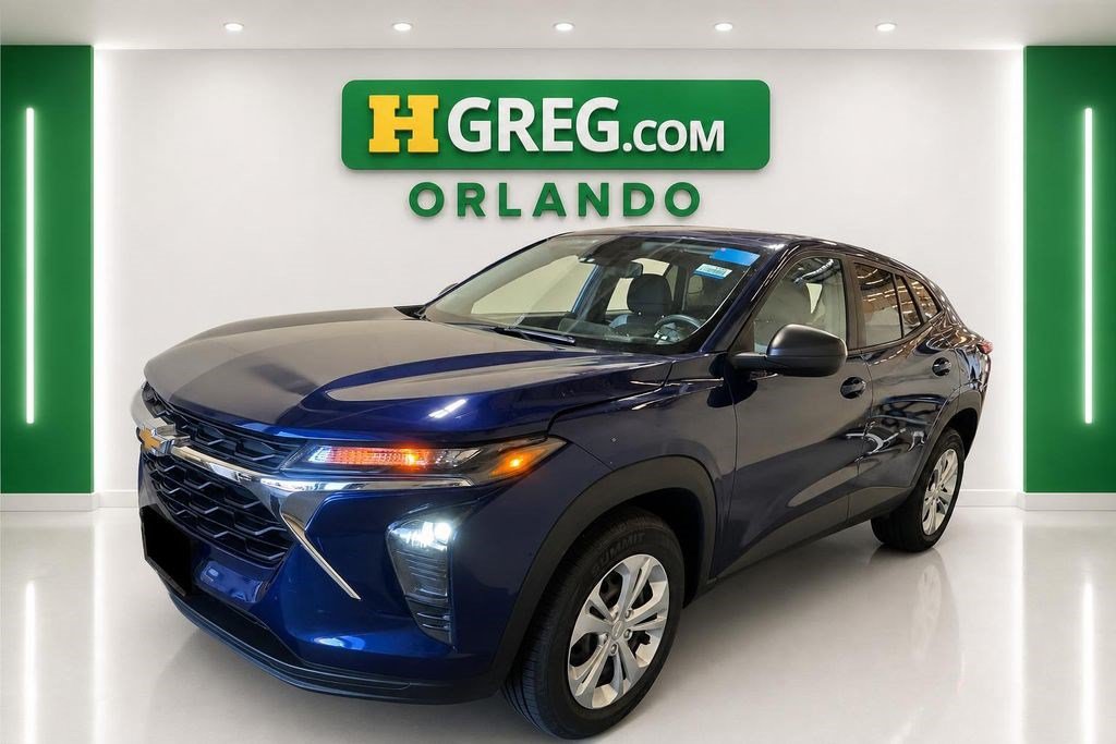 Used 2024 Chevrolet Trax LS w/ Driver Confidence Package FWD image 4