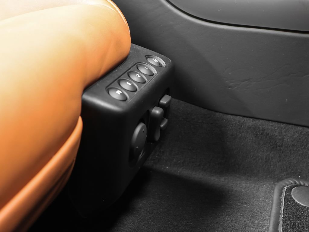 Used 2013 McLaren MP4-12C Spider RWD image 18