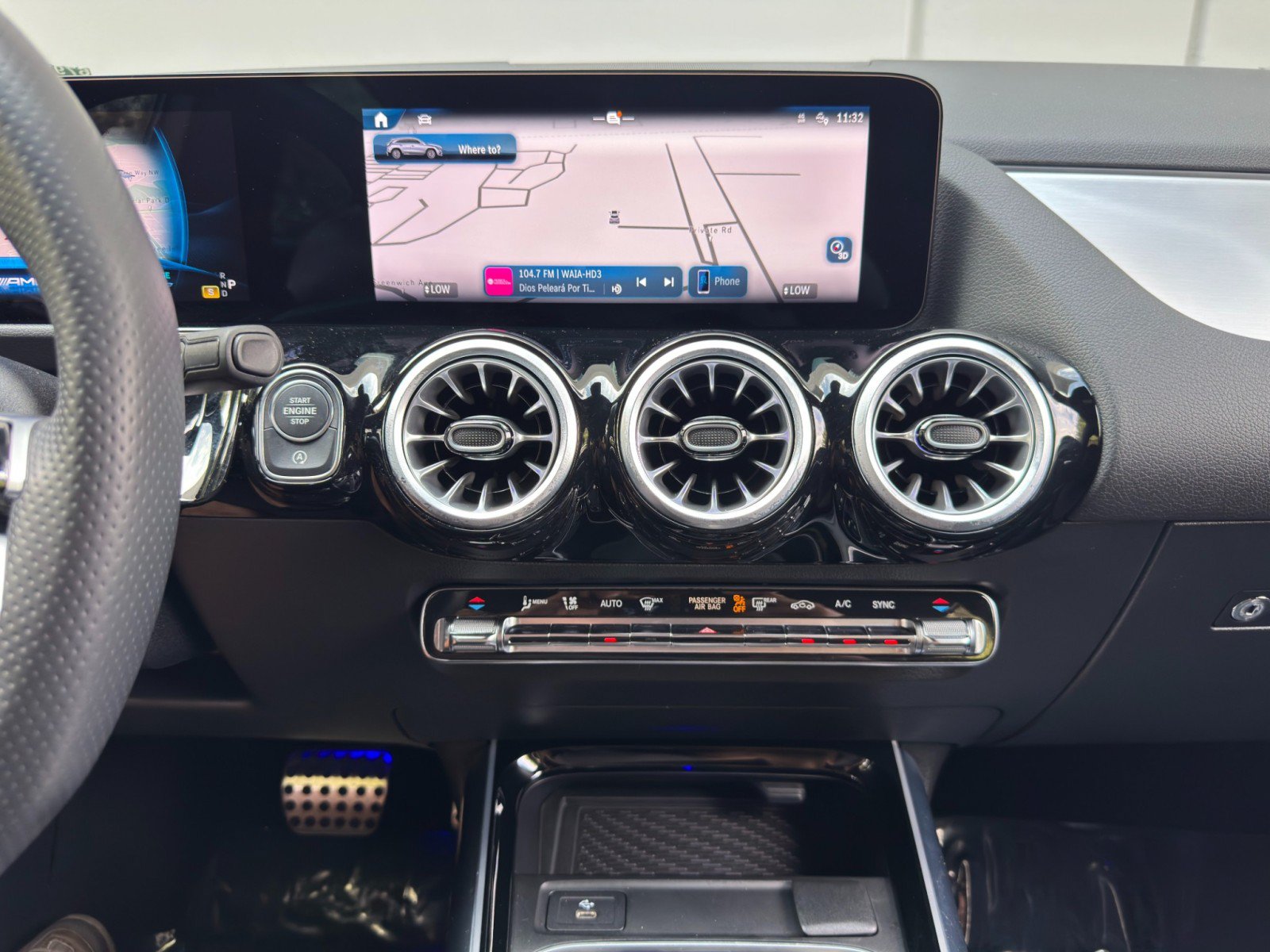 Used 2025 Mercedes-Benz GLA 35 AMG 4MATIC w/ Exclusive Trim Package image 26