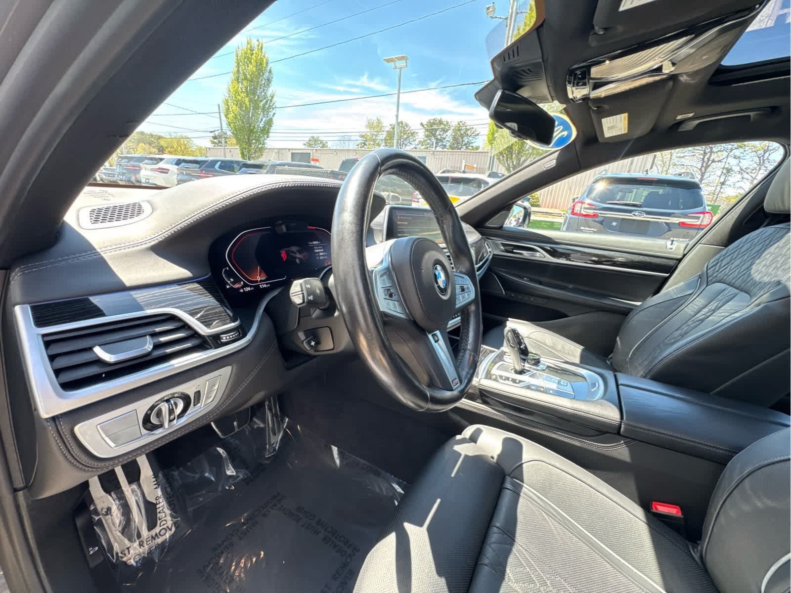 Used 2022 BMW 750Li xDrive AWD/4WD image 12