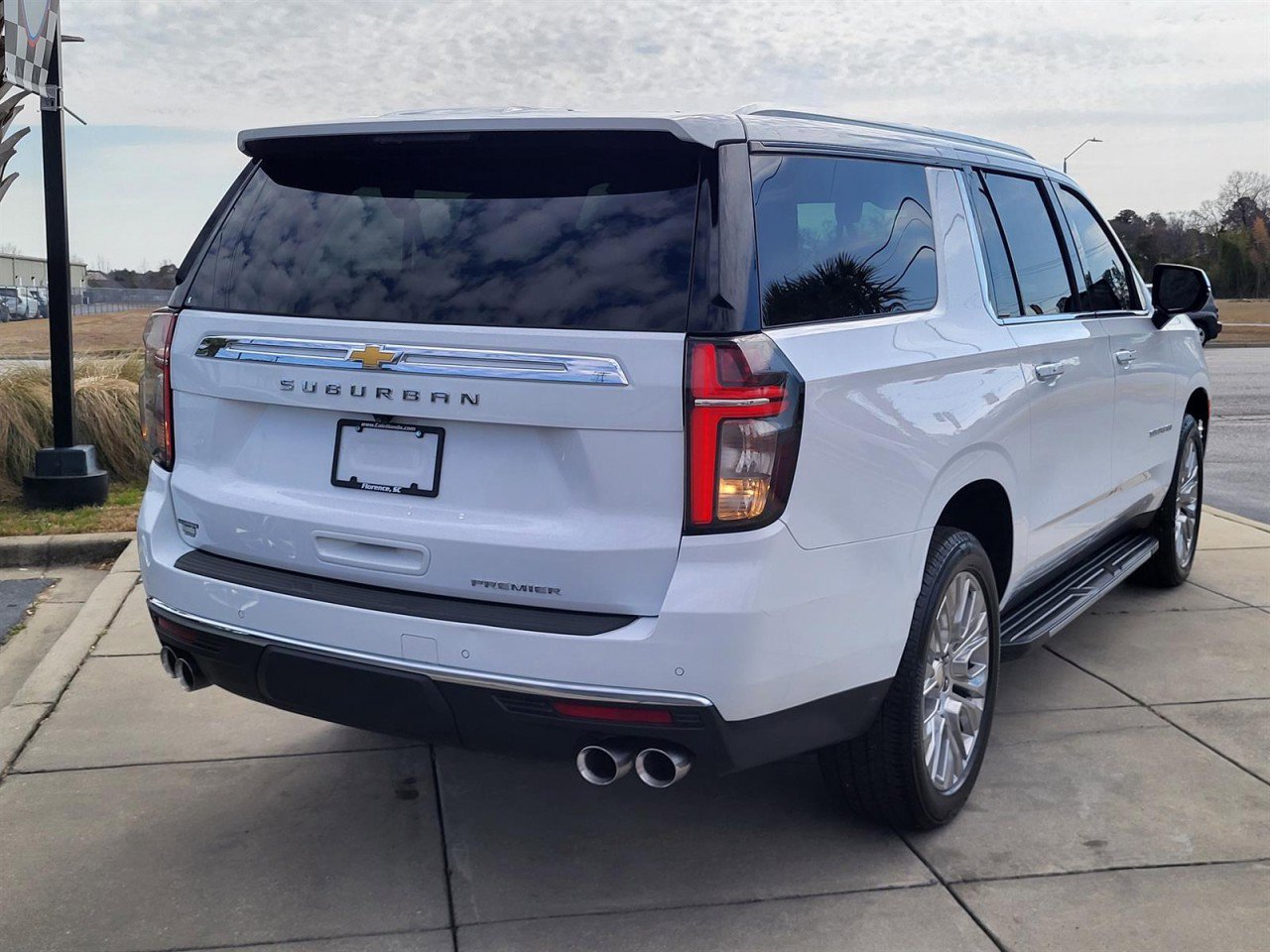 Used 2024 Chevrolet Suburban Premier image 2